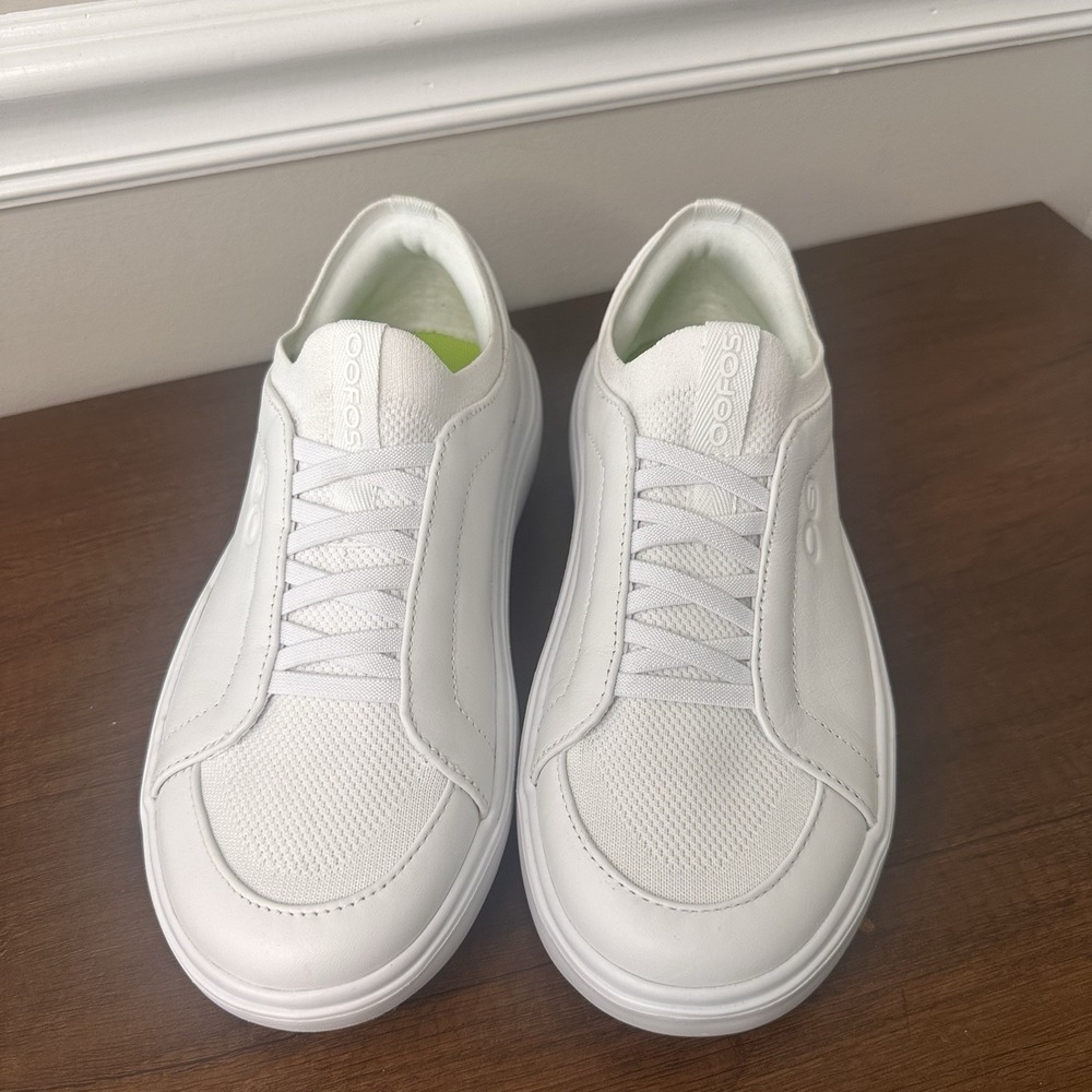 OOFOS Women Club+ Leather Slip-On Recovery Shoes Sneakers 9 White Comfort Laces - Picture 2 of 8